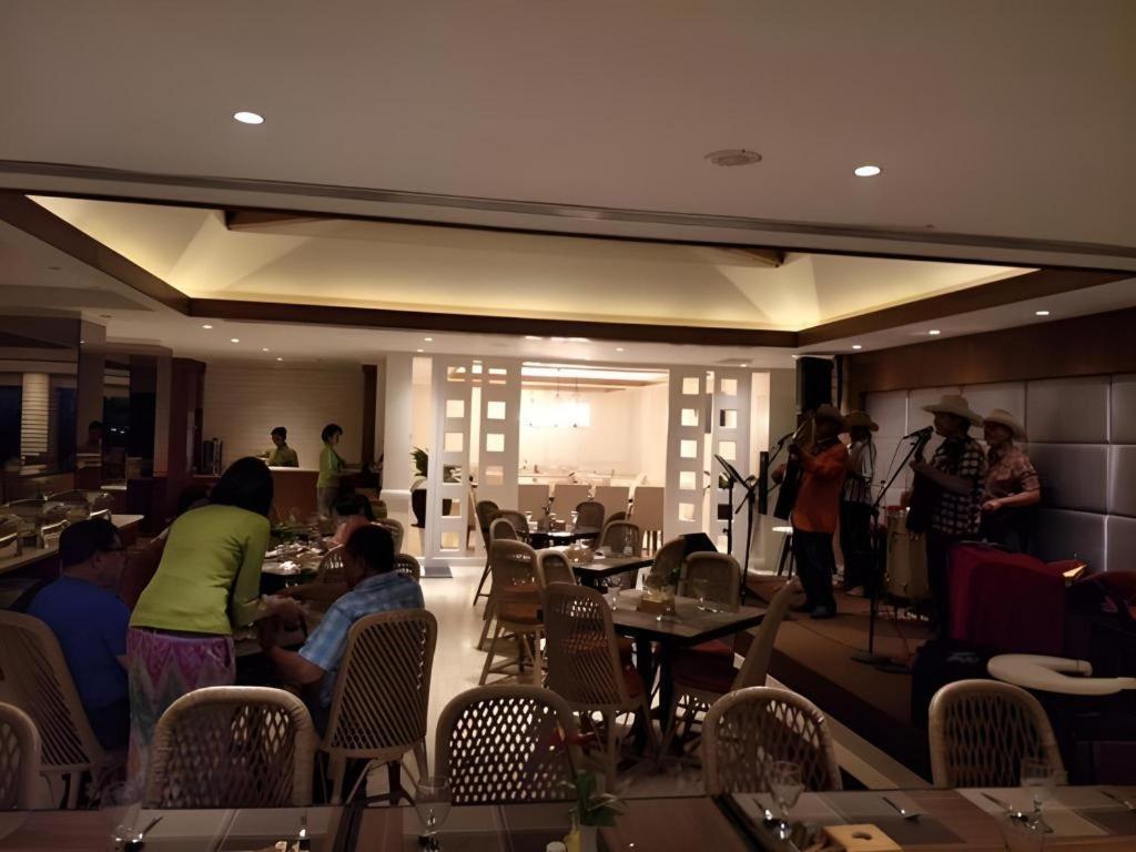 Elmi Hotel 4*