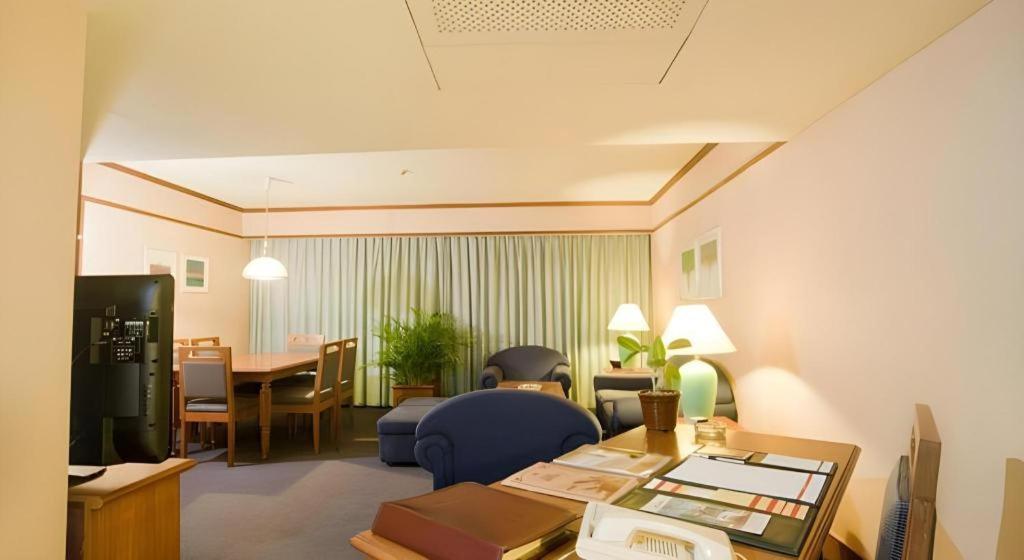 Elmi Hotel