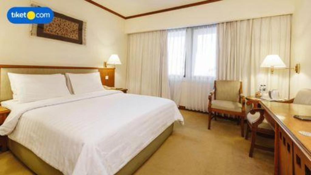 Elmi Hotel 4*
