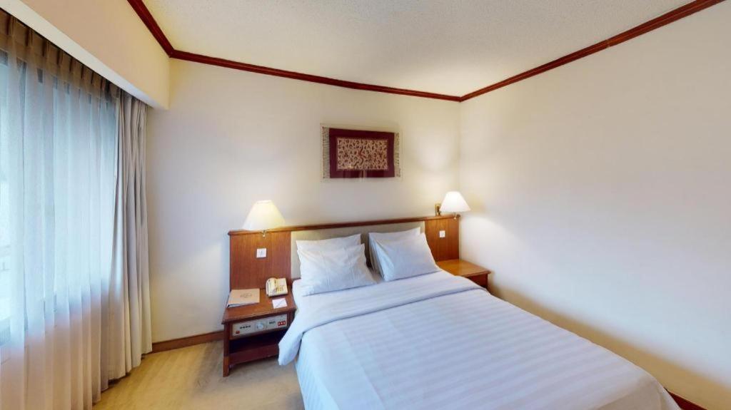 Elmi Hotel