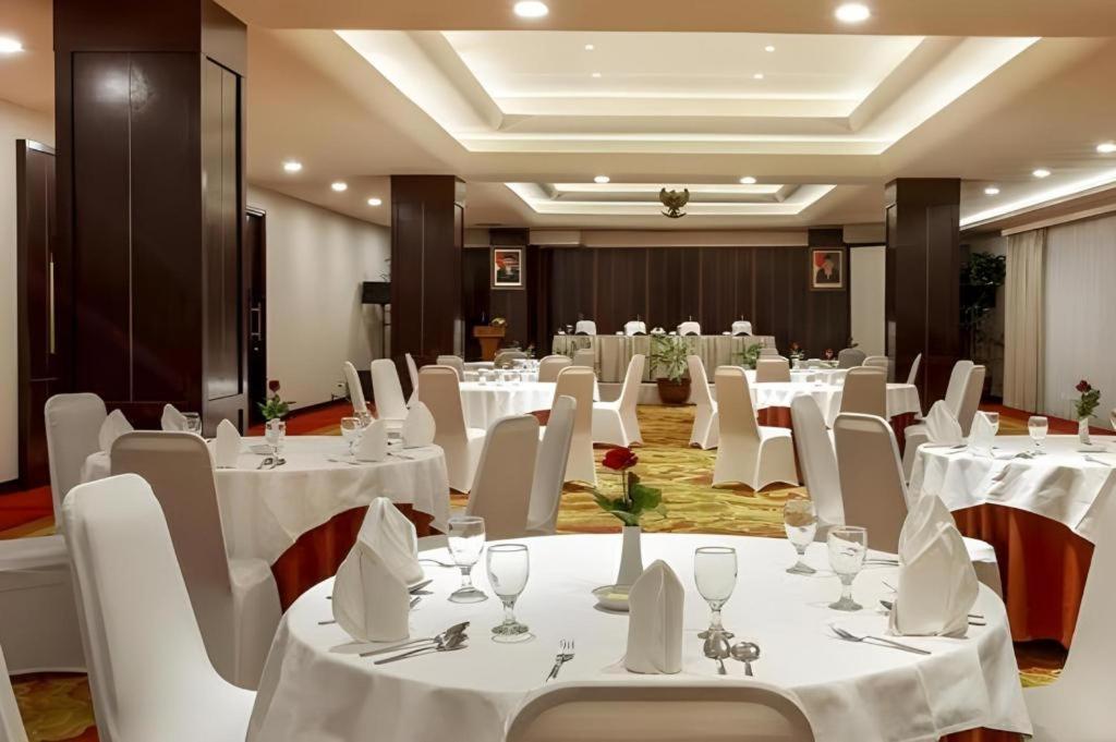 Elmi Hotel 4*